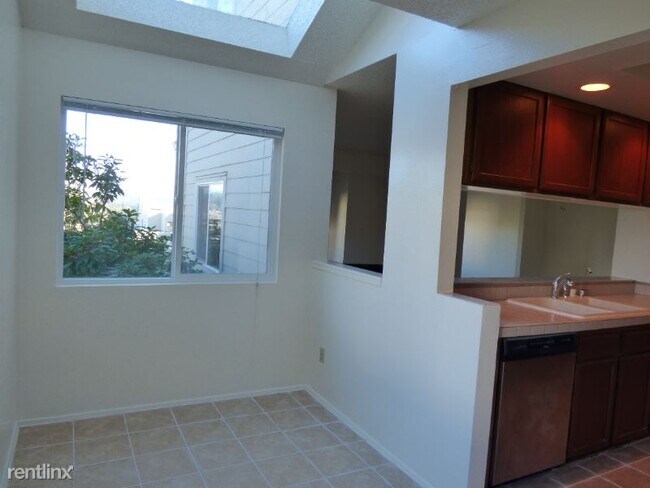 Building Photo - 2 br, 2 bath Condo - 7373 Old Redmond Rd