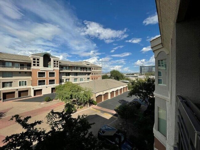 Foto del edificio - 431 W Rio Salado Pkwy #301 - Regatta. Pointe