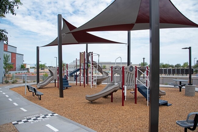 Building Photo - Oasis at the Wells