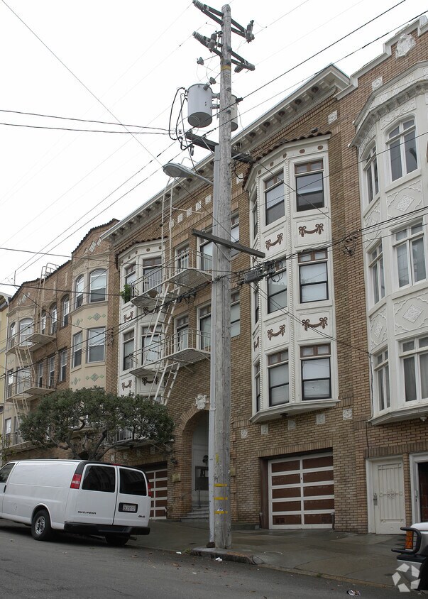 Building Photo - Henrietta Apartments
