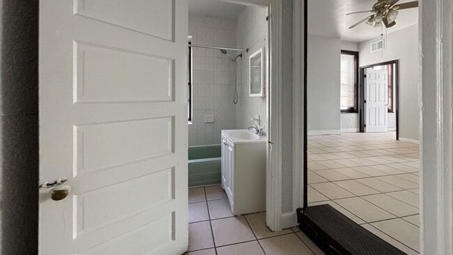 Photo - 363 E Chelten Ave Apartment