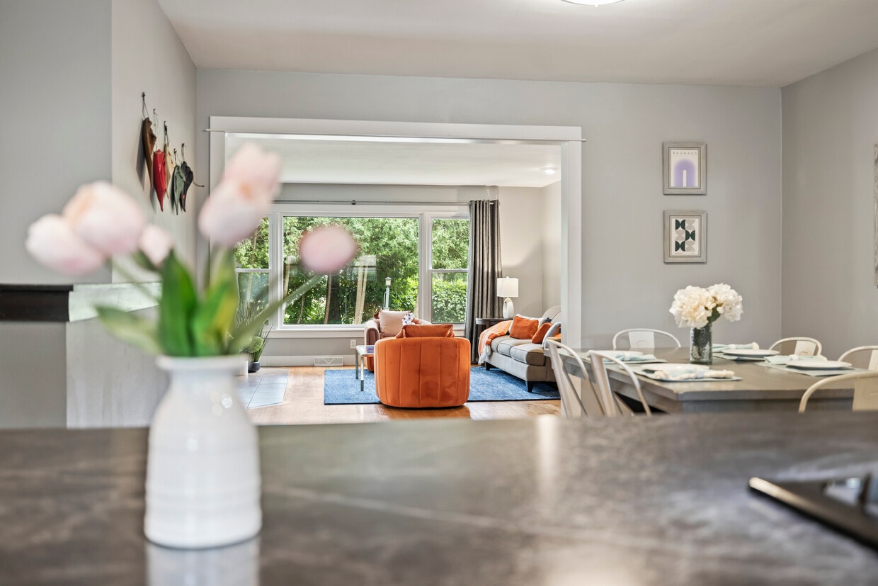 Spacious modern living - 6300 Roselawn Ave