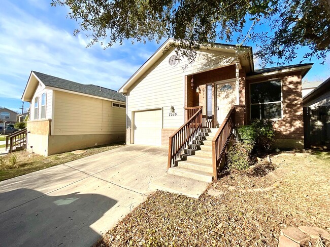 Building Photo - **APPLICATION RECEIVED** AVAILABLE! Spacious 3-Bedroom Home in a Secure Gated Community!
