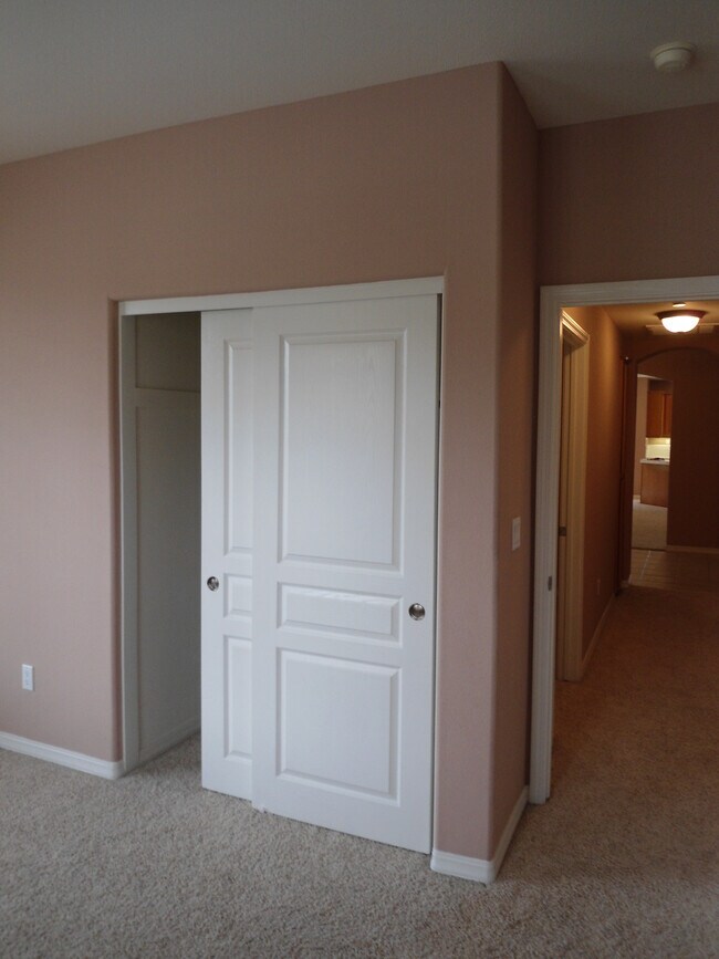 Foto del edificio - 427 Taunton Dr