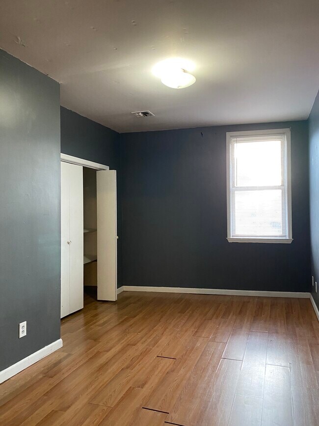 primer dormitorio - 104 N Wood Ave