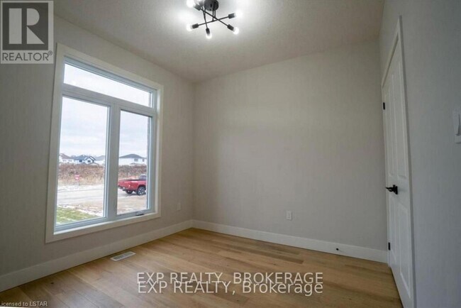 Photo du bâtiment - 40 Kelly Dr