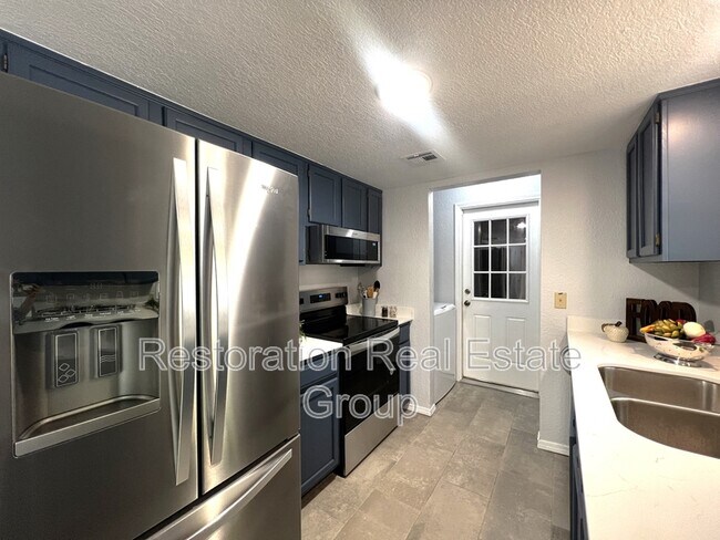 Building Photo - 421 Dauphin Ave