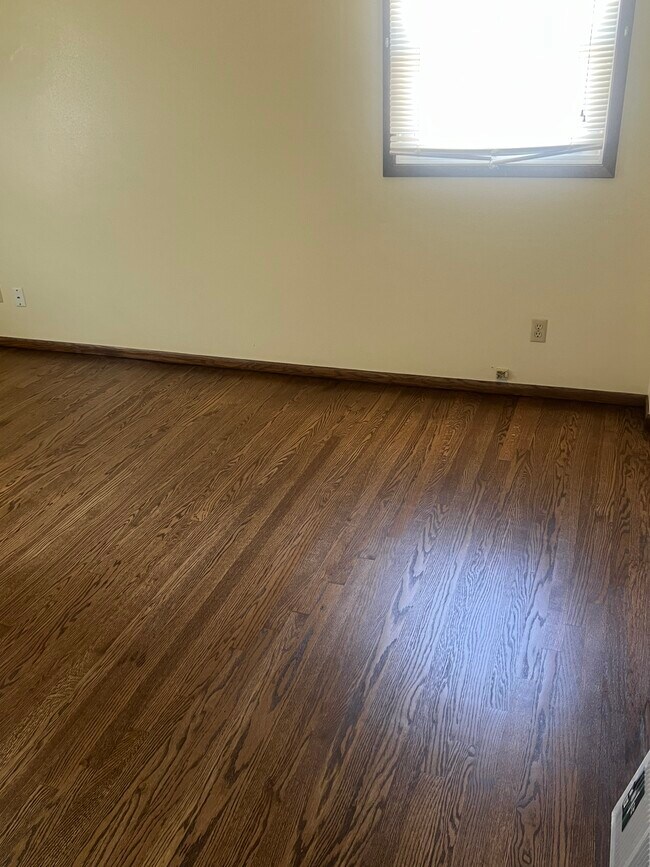Dormitorio 1 - 5820 S Indiana Ave