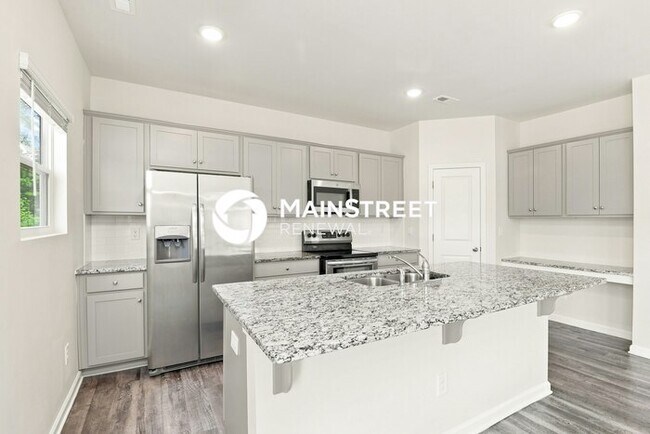 Building Photo - 3 Bedroom Pet-Friendly Home in Charlotte, NC with Main Street Renewal