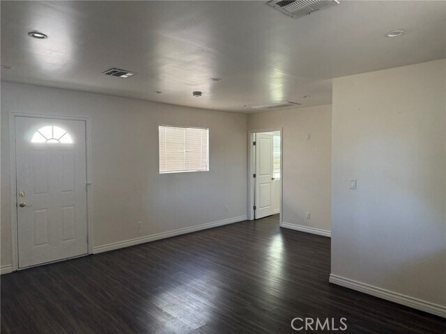 Foto del edificio - 7053 Lindley Ave