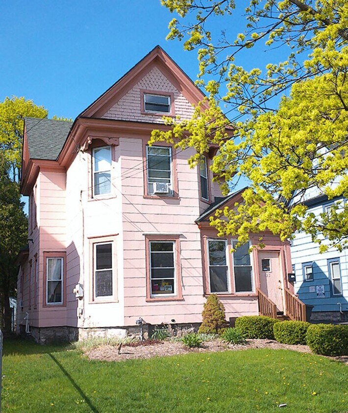 123 Dell St Unit Dell 123.1F, Syracuse, NY 13210 Room for Rent in