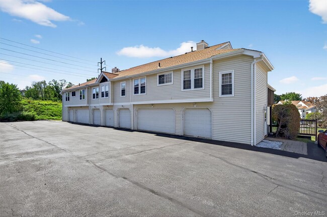 Building Photo - 1220 Whispering Hills Dr