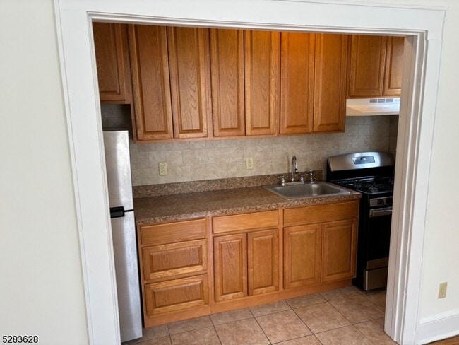 Building Photo - 43 Woodland Ave