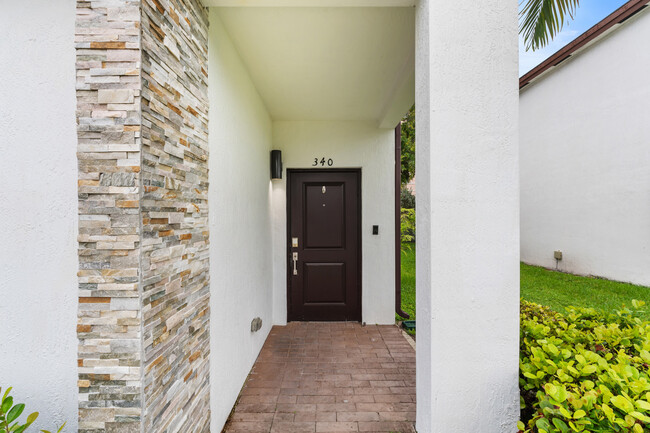 Foto del edificio - 340 NE 208th Terrace