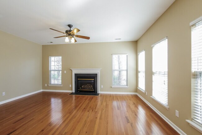 Building Photo - 3000 Linstead Dr