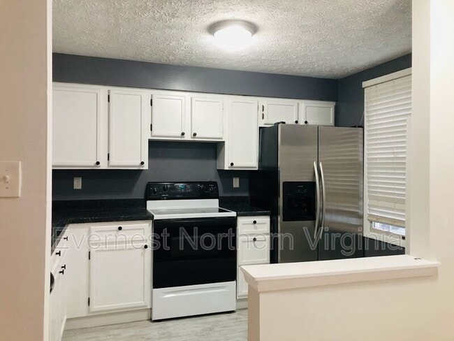 Building Photo - 1636 Devil Ln