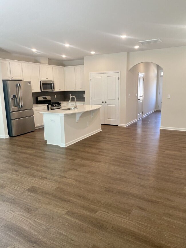 Building Photo - 3BR/2BA Townhouse; Steele Creek; Popular C...