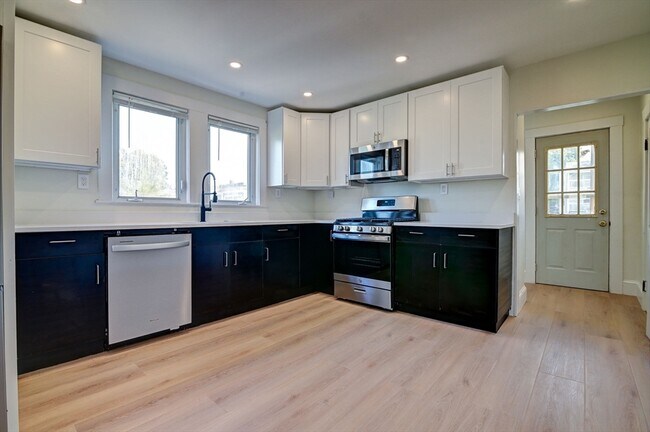 Building Photo - 144 Jaques St