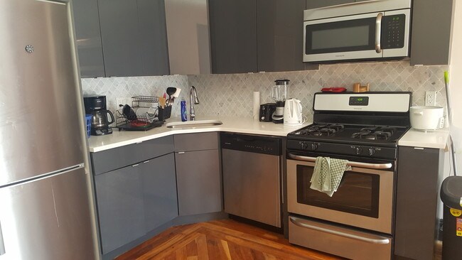 Foto del edificio - 1533 Nostrand Ave