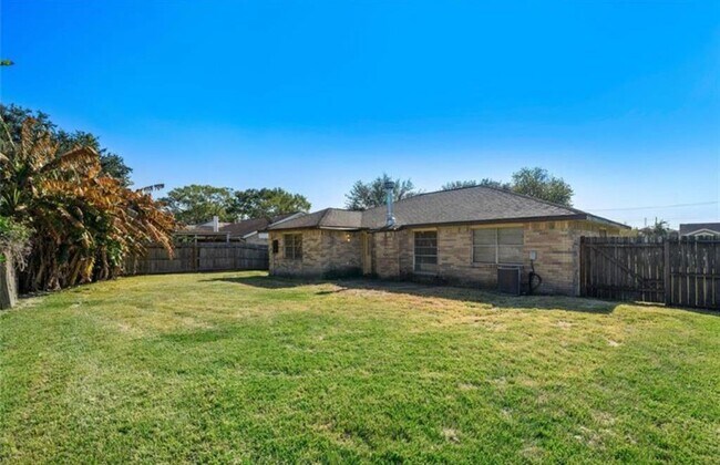 Foto del edificio - 5902 Heather St
