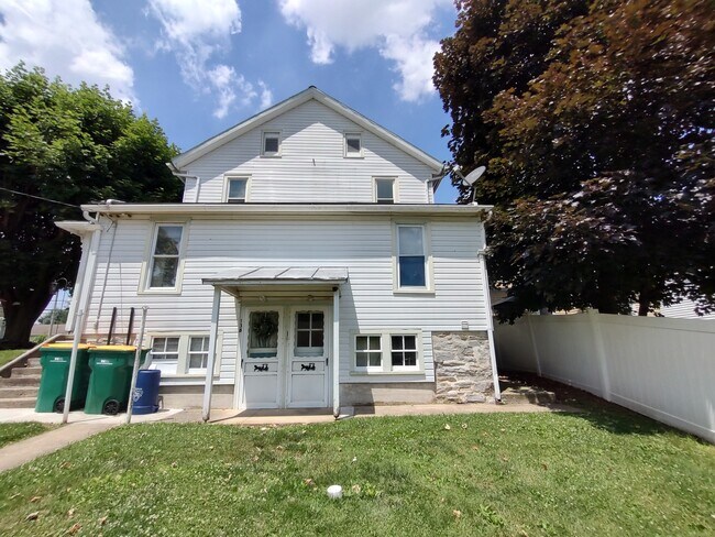 Building Photo - 136 Schoolhouse Rd