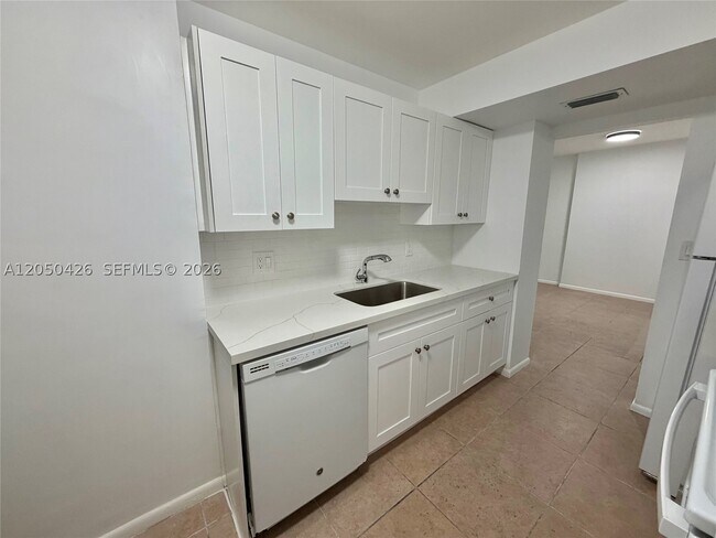 Foto del edificio - 4400 Hillcrest Dr