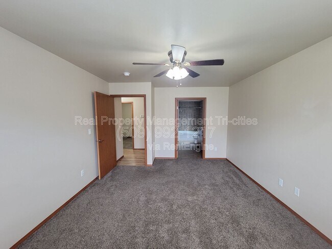 Foto del edificio - 1653 Larkspur Dr