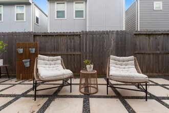 Building Photo - 5426 Oriente Ln