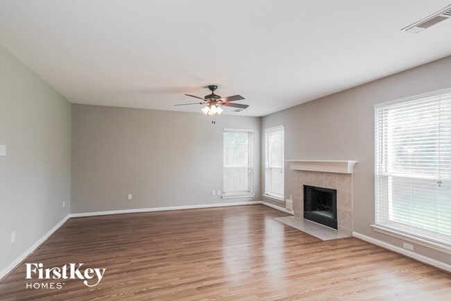 Building Photo - 14827 Willow Hearth Dr