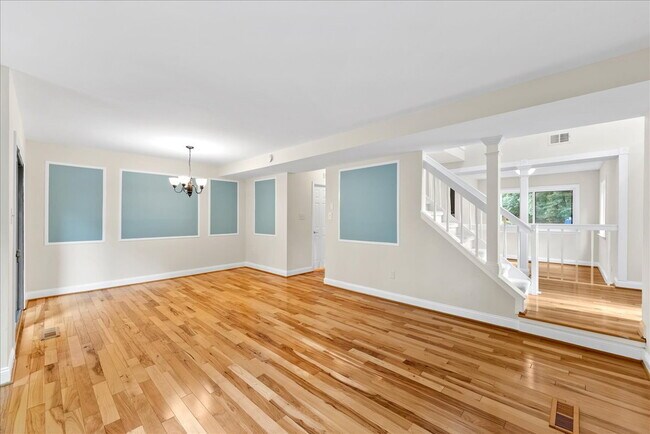 Foto del edificio - "Luxurious Reston Retreat: Spacious 2400 S...