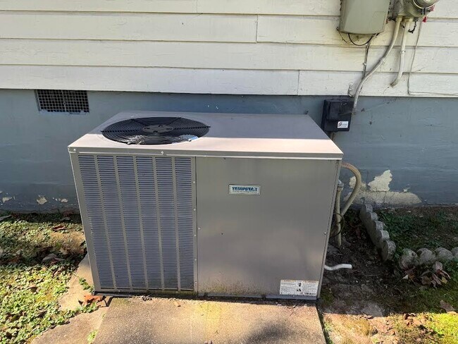 Foto del edificio - 809 Lynn Ln