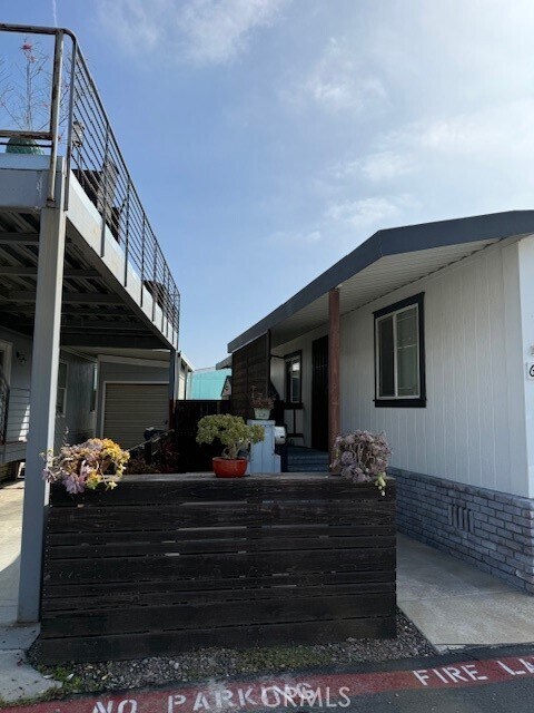 Foto del edificio - 21851 Newland St