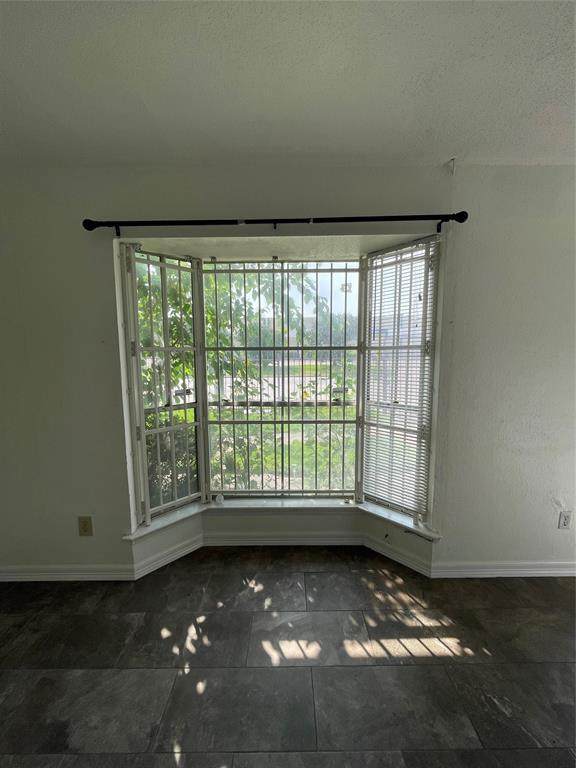 Foto del edificio - 9350 Country Creek St