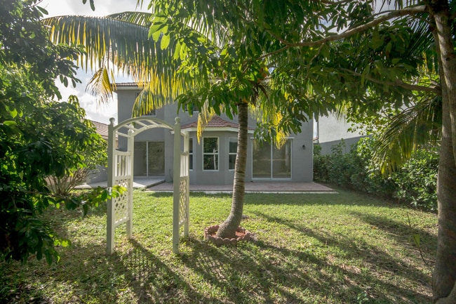 Foto del edificio - 5353 Grand Banks Blvd