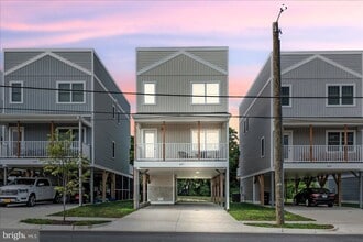 Building Photo - 227 Wilder Ave