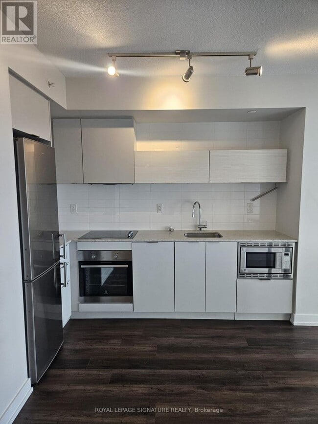 Building Photo - 20 Thomas Riley Rd