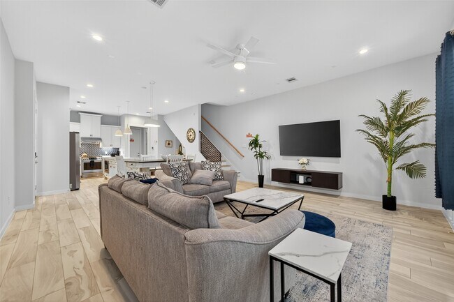 Building Photo - 2617 Live Oak St