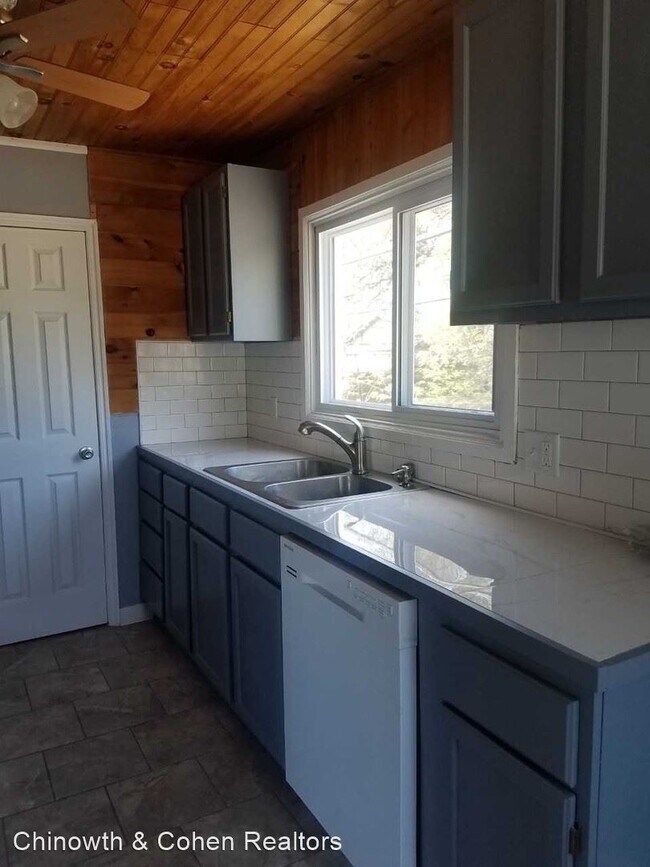 Foto del edificio - 1 br, 1 bath House - 14 E 7th St, Unit A