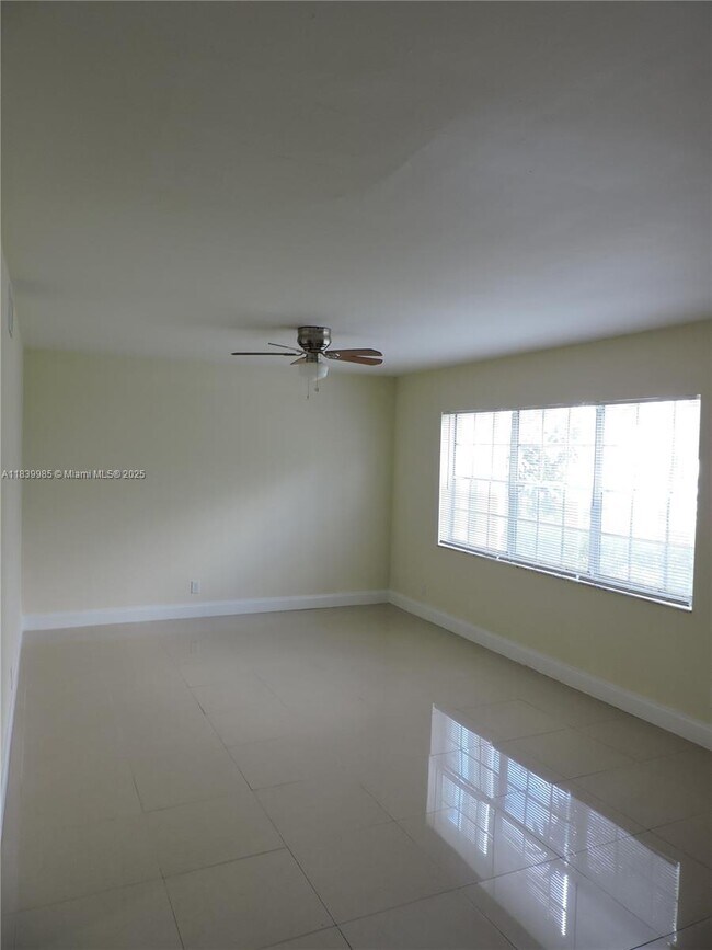 Foto del edificio - 1864 SW 81st Terrace