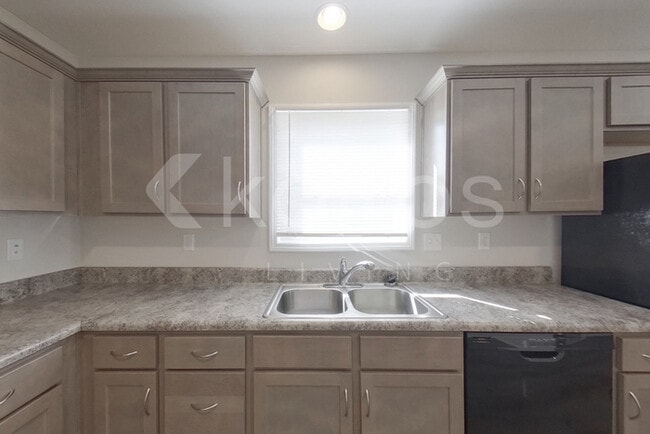 Building Photo - 1396 Maxwell Cir