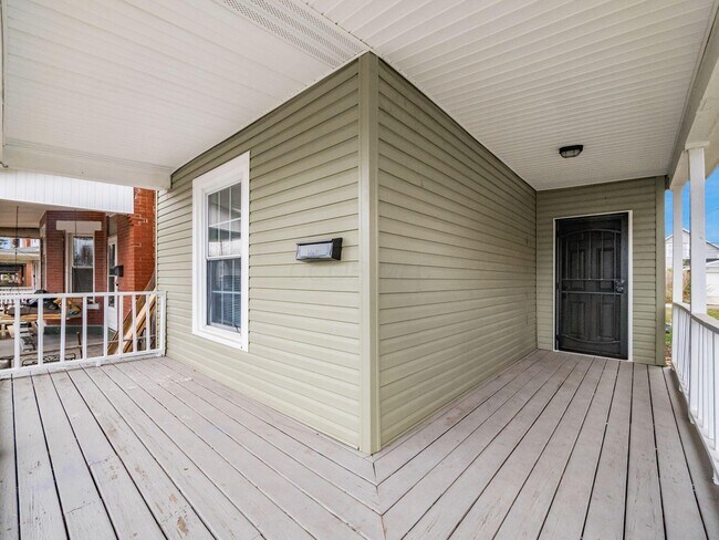 Foto del edificio - 730 Bellows Ave