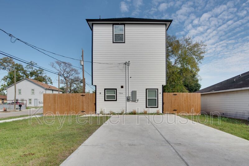 Primary Photo - 7954 Sayers St