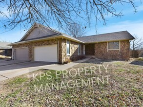 Building Photo - 624 Tanglewood Rd