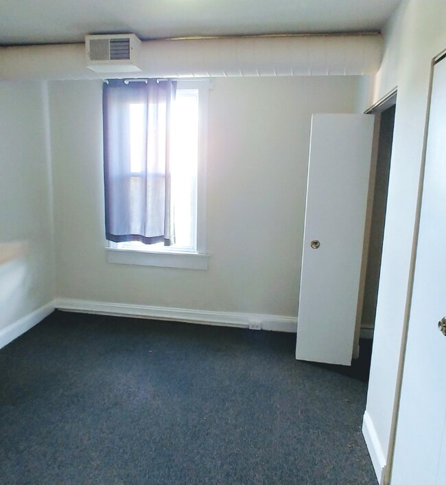 Foto del edificio - 2646 N Calvert St