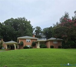 Building Photo - 515 Danray Dr
