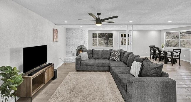 Building Photo - 2701 Penwood Dr