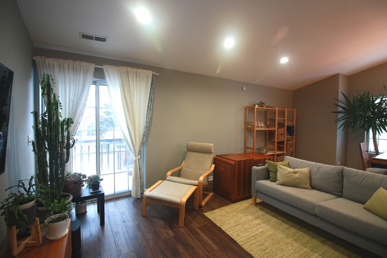 Foto principal - 715 W Happfield Dr