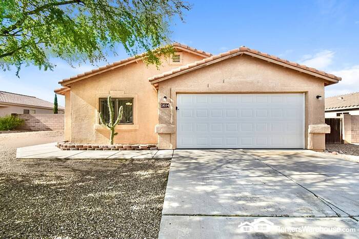 Foto principal - Spacious updated 4 Bed, 3 Bath home in Tuc...