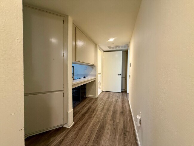 Foto del edificio - ADA - Wheelchair Accessible Unit in Gated North Park Community! Includes Parking! Air Conditionin...