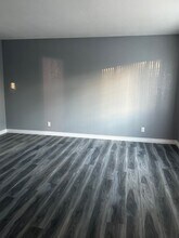 Building Photo - 654 W 48th St